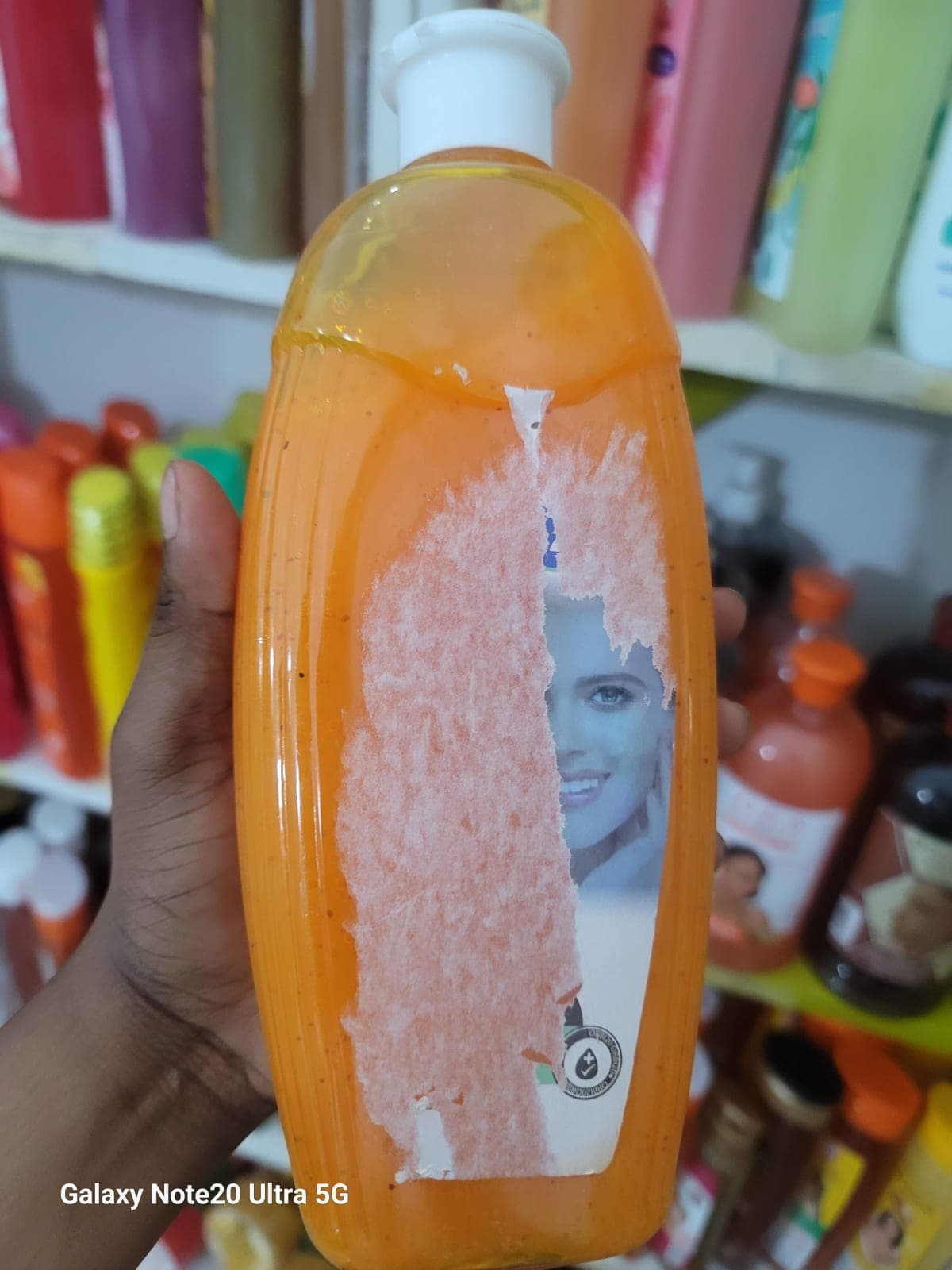 Gel gommant éclaircissant.