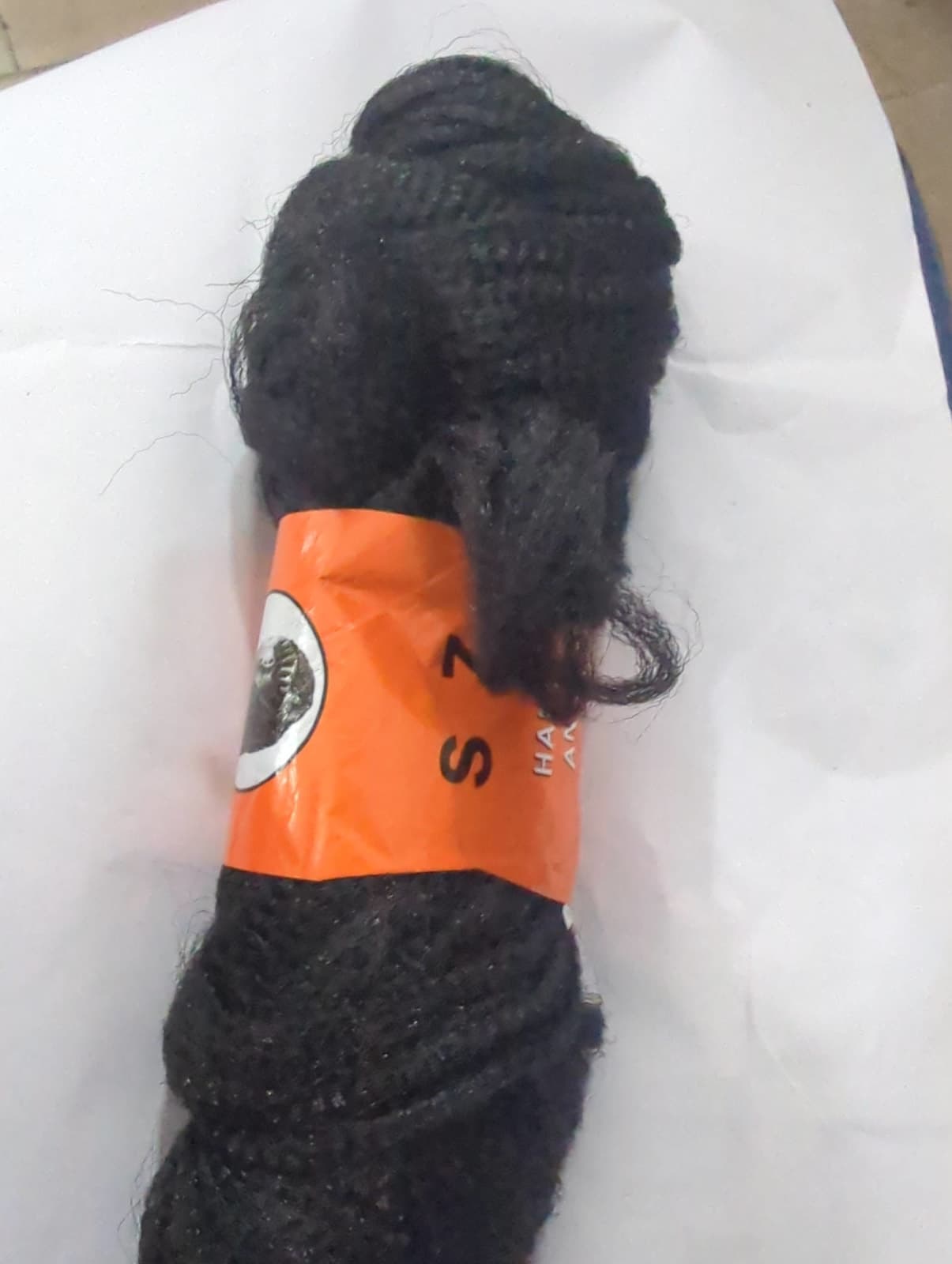 Laine cheveux noir S Z Ghana